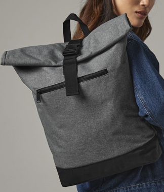 BG855 BagBase Roll-Top Backpack Material: 600D polyester. Grab handle. Padded adjustable shoulder straps. Roll-top closure. Padded back and base panels. Front zip pocket. Laptop compatible up to 15.6". Tear out label. Capacity 20 litres.